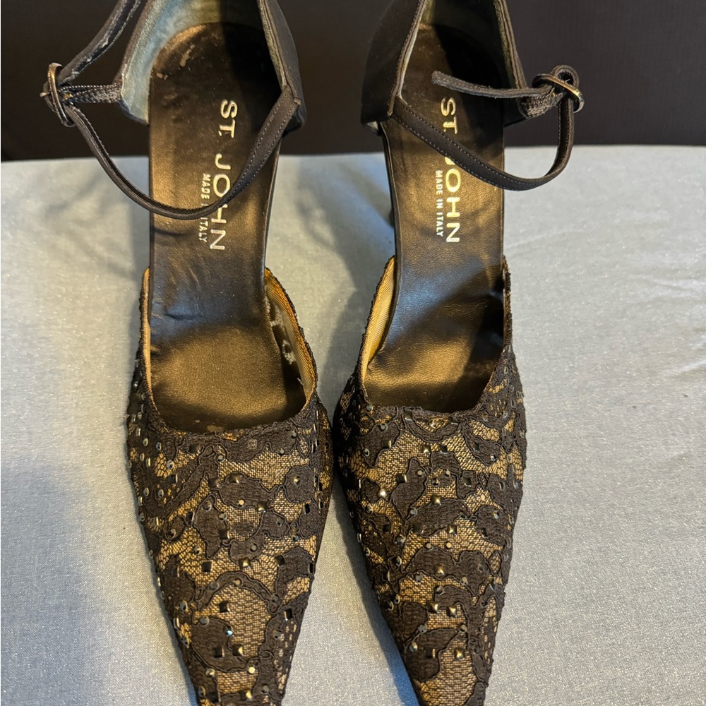 ST JOHN BLACK LACE HEEL WITH STRAP